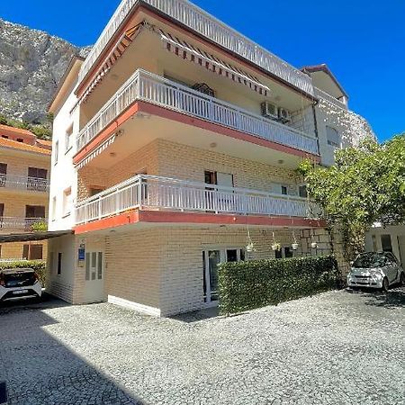 Apartments Neven Оміш Екстер'єр фото