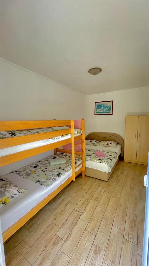 Apartments Neven Оміш Екстер'єр фото