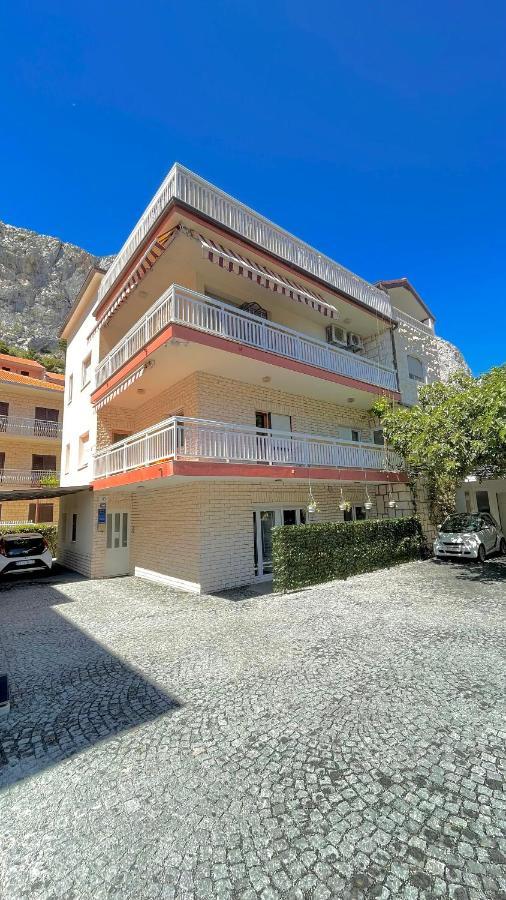 Apartments Neven Оміш Екстер'єр фото