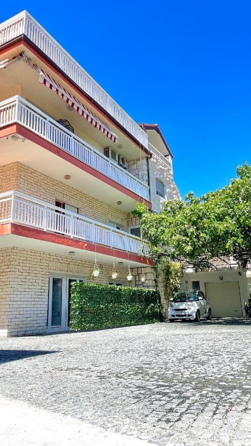 Apartments Neven Оміш Екстер'єр фото