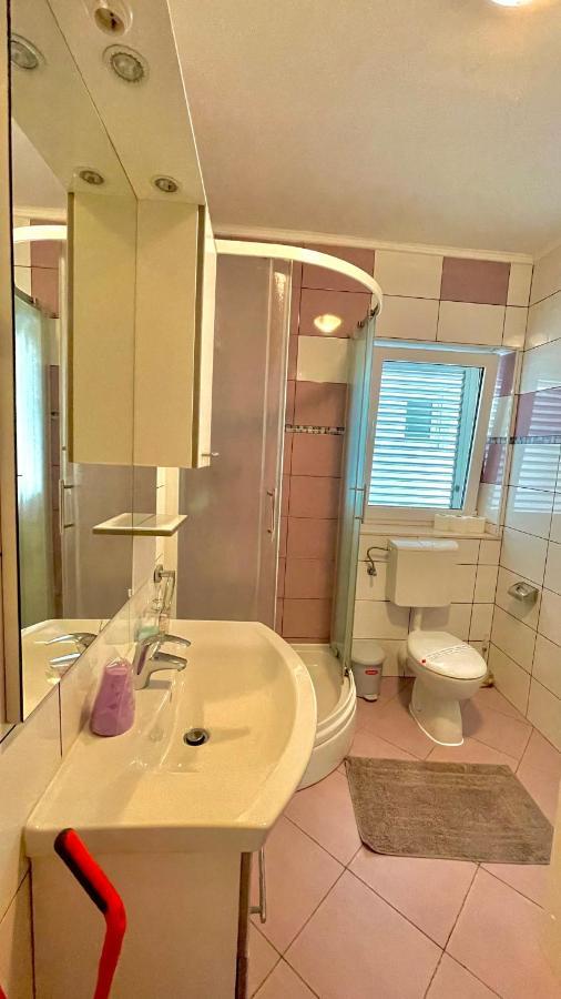 Apartments Neven Оміш Екстер'єр фото