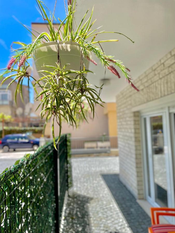 Apartments Neven Оміш Екстер'єр фото