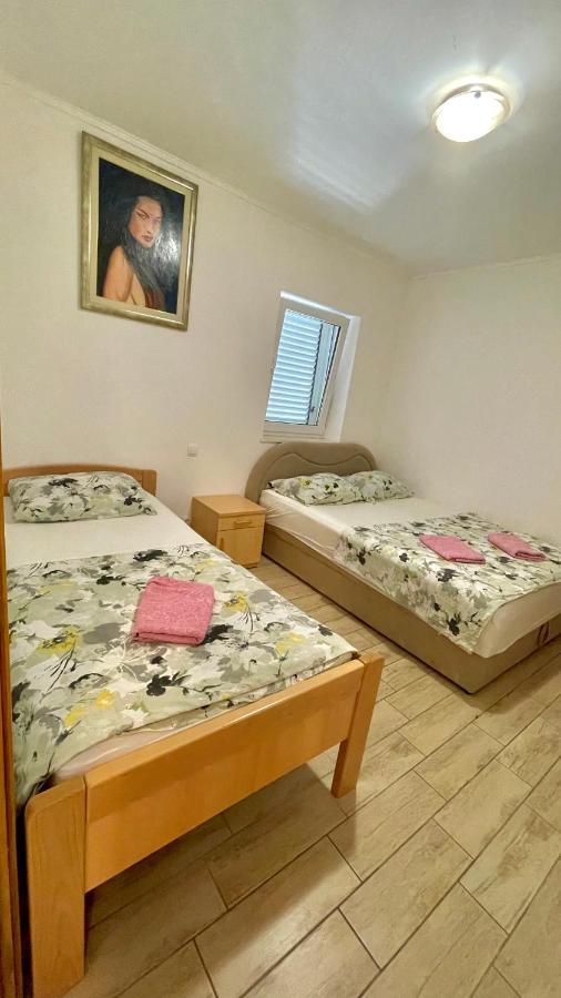 Apartments Neven Оміш Екстер'єр фото