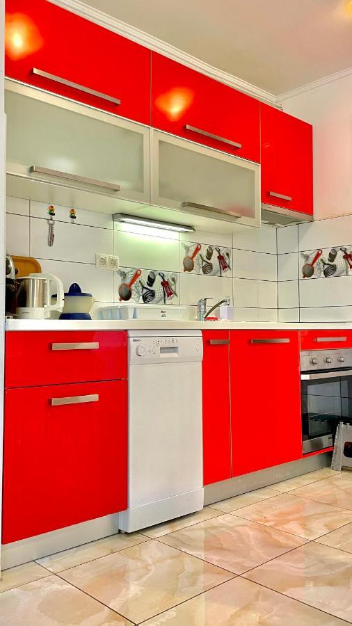 Apartments Neven Оміш Екстер'єр фото