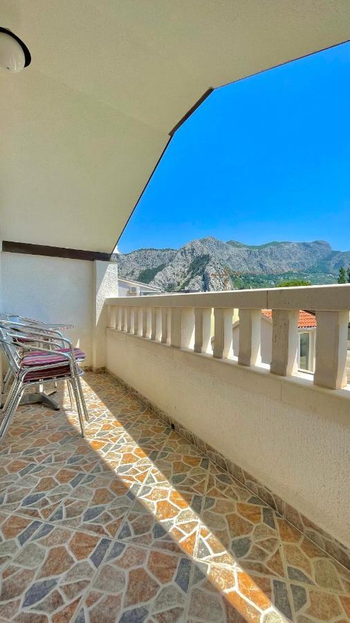 Apartments Neven Оміш Екстер'єр фото