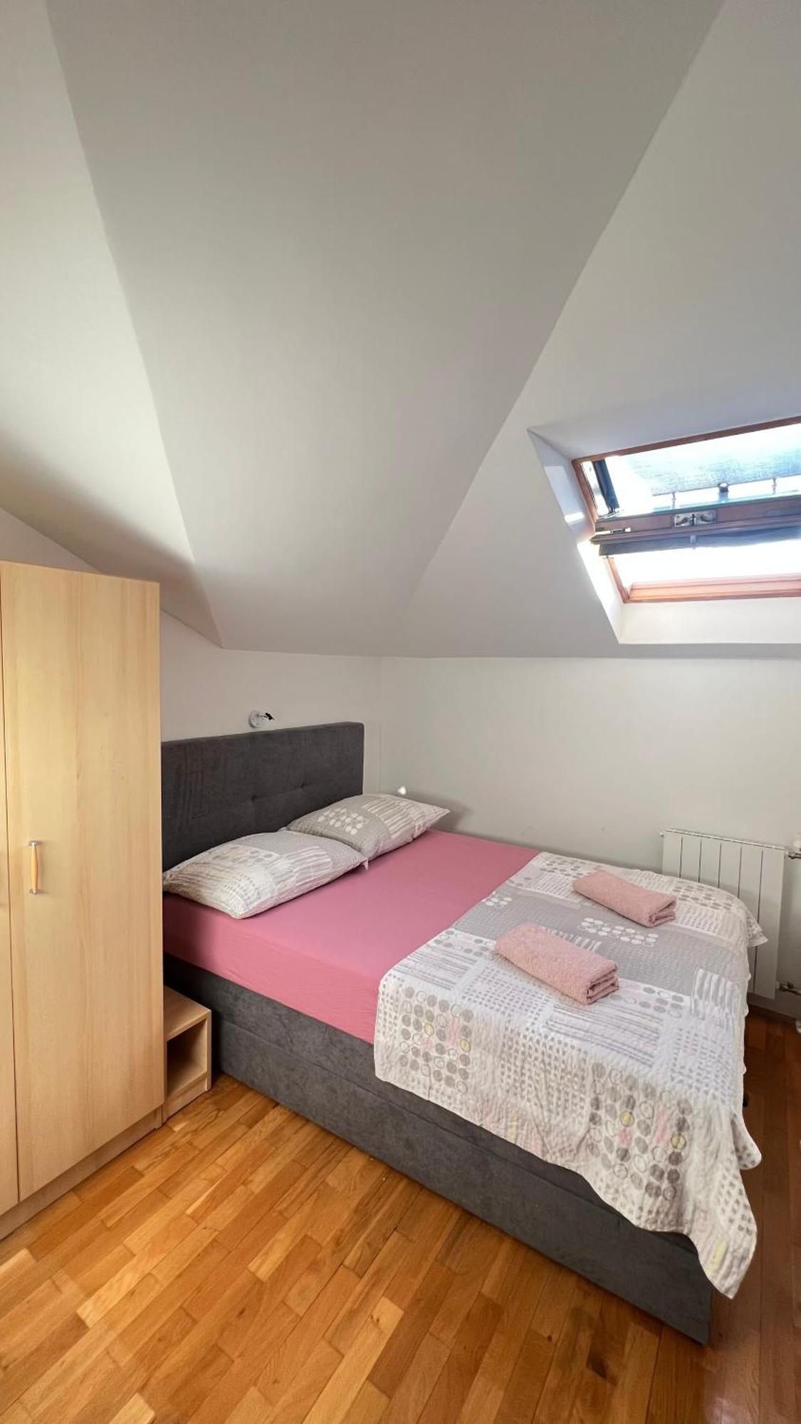 Apartments Neven Оміш Екстер'єр фото