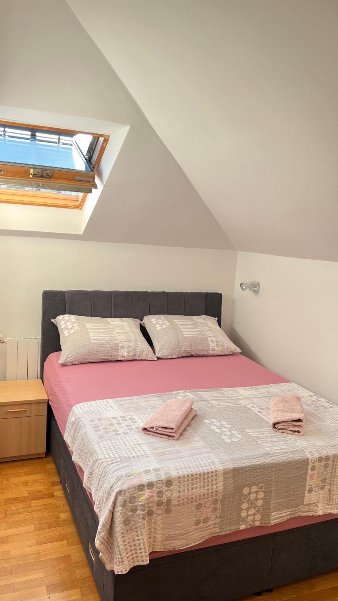 Apartments Neven Оміш Екстер'єр фото