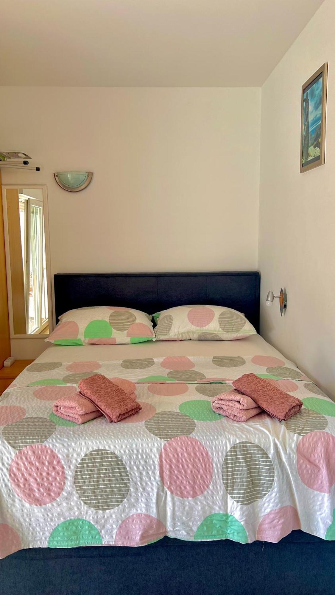 Apartments Neven Оміш Екстер'єр фото