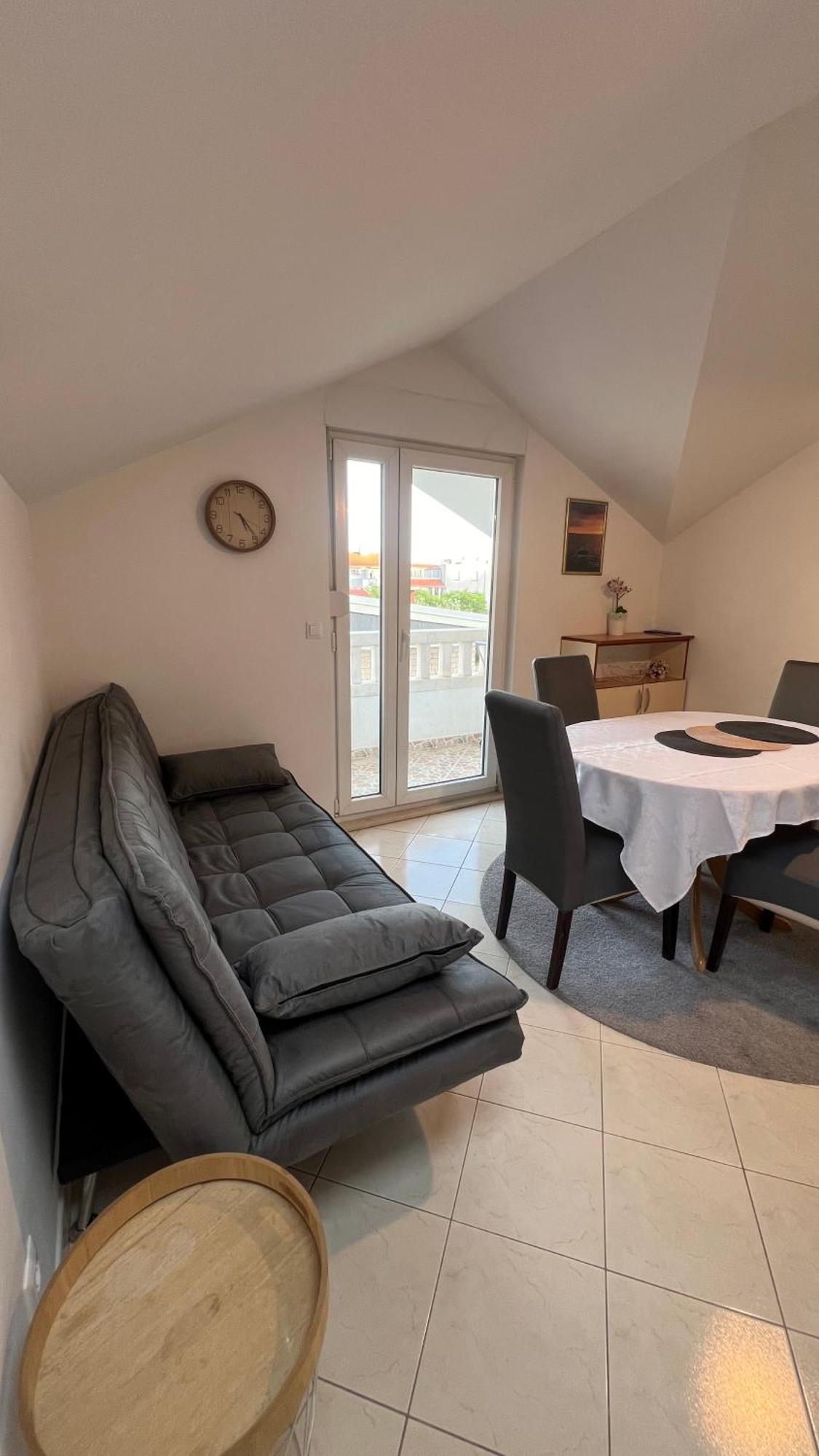 Apartments Neven Оміш Екстер'єр фото