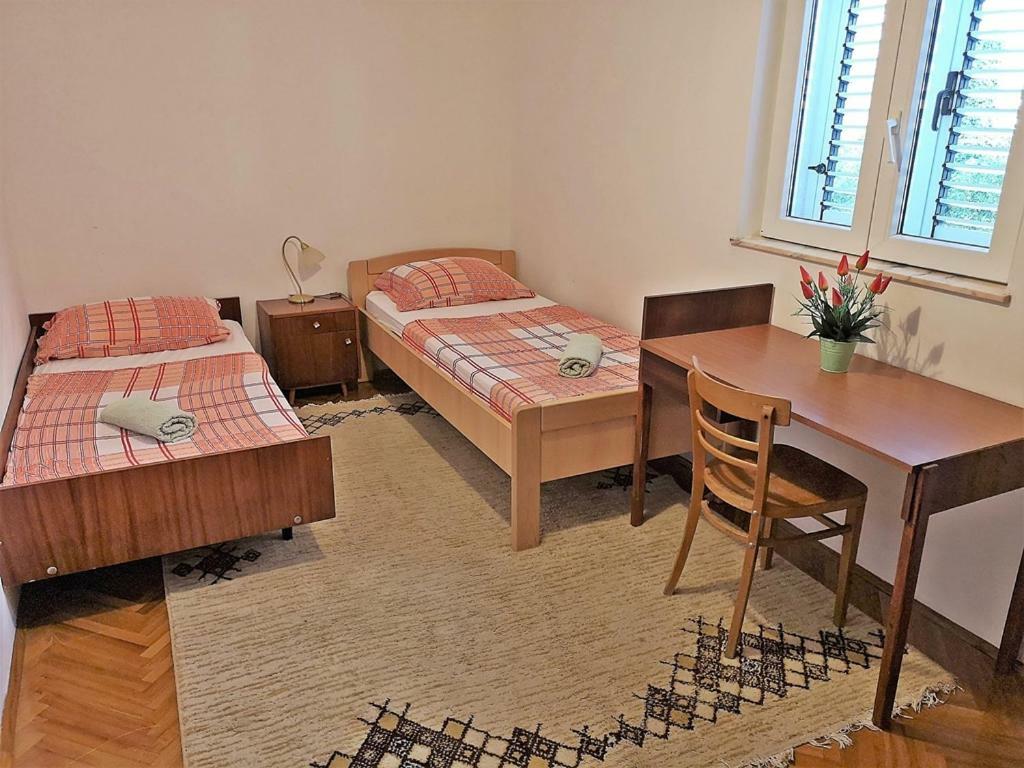 Apartments Neven Оміш Екстер'єр фото