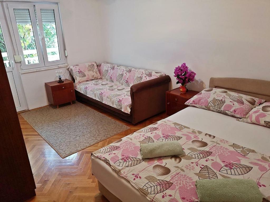 Apartments Neven Оміш Екстер'єр фото