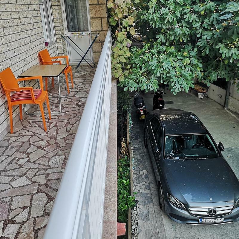 Apartments Neven Оміш Екстер'єр фото