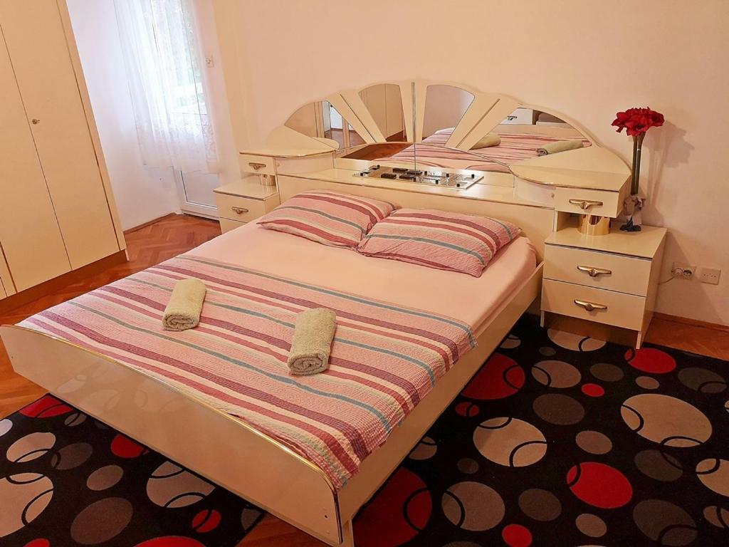 Apartments Neven Оміш Екстер'єр фото