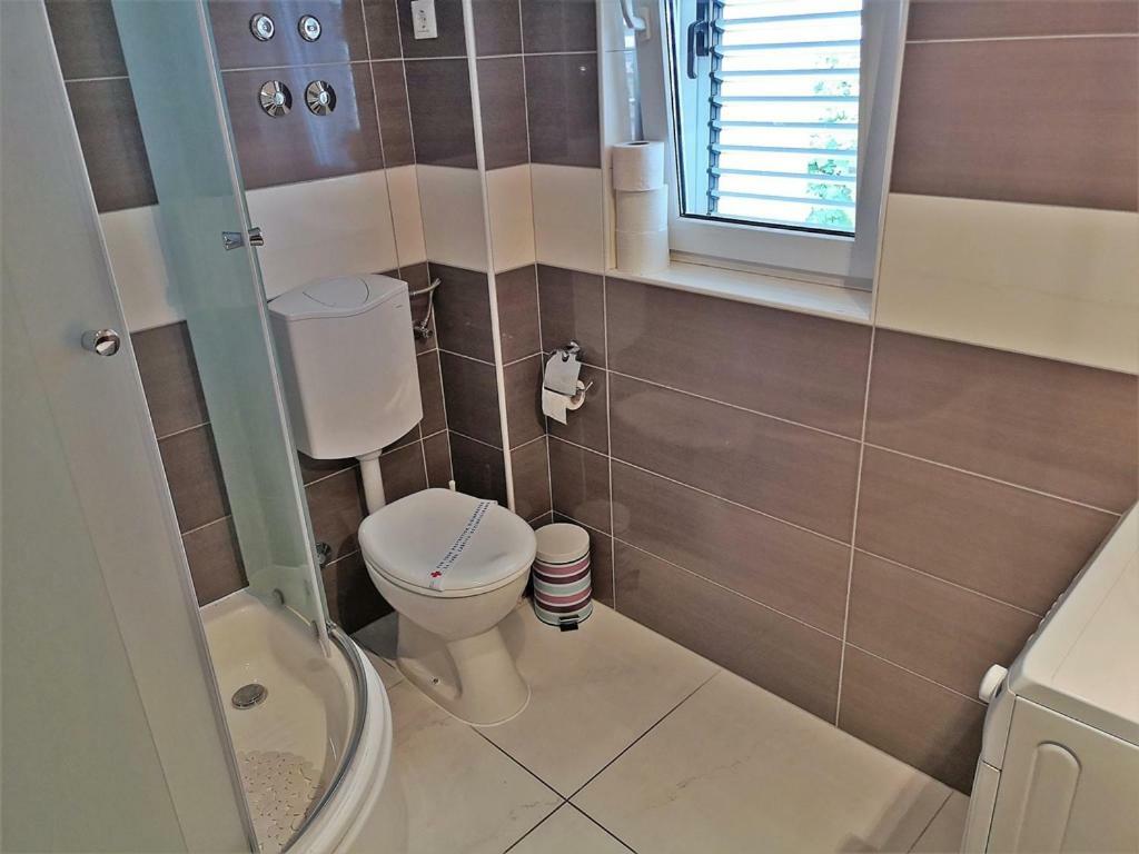 Apartments Neven Оміш Екстер'єр фото