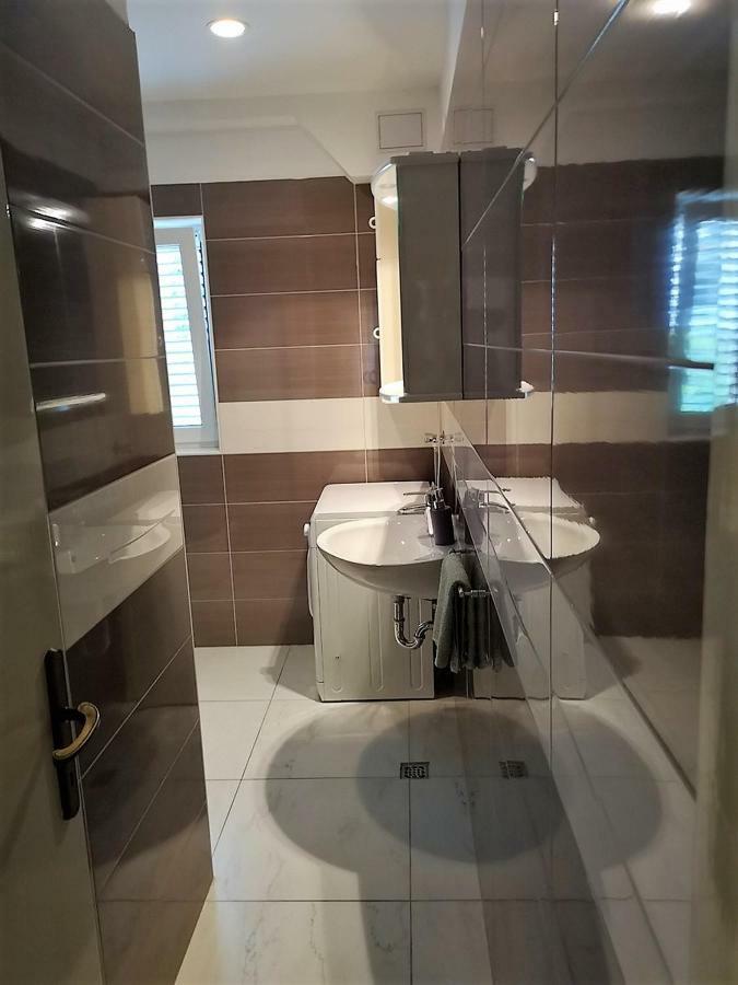 Apartments Neven Оміш Екстер'єр фото